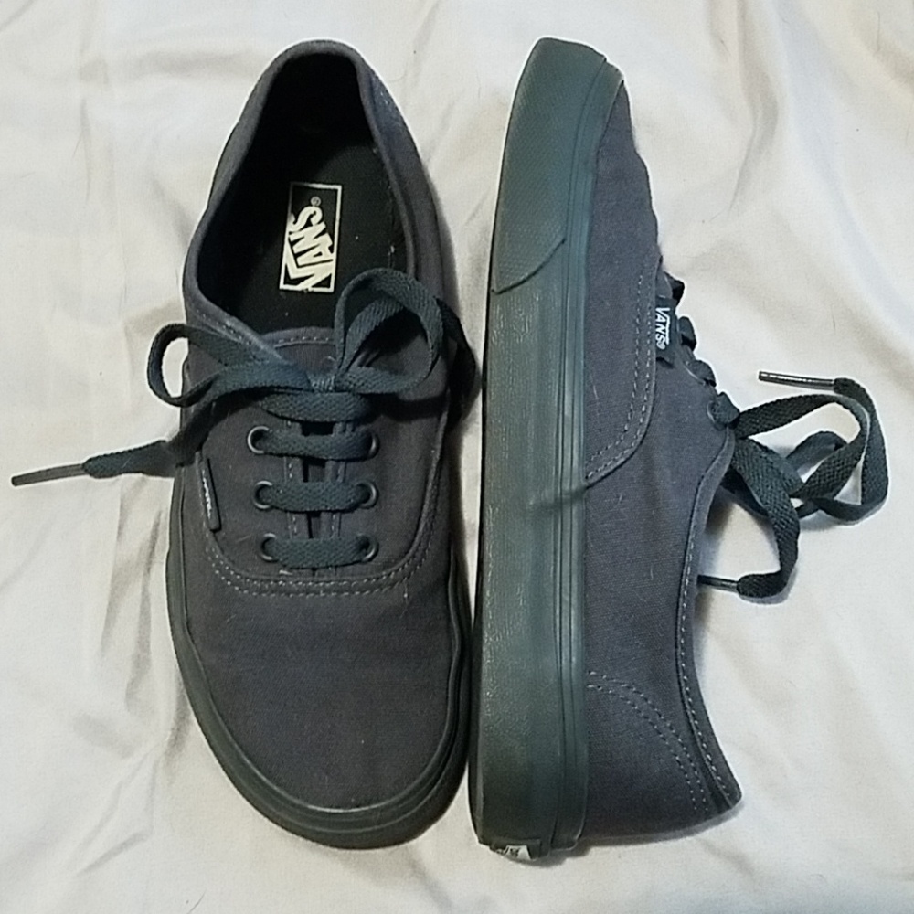 Like new - van's FITS WOMANS SIZE 7